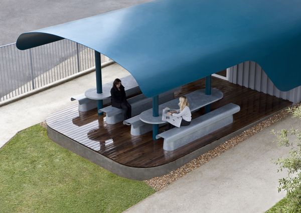Péniche, espacio social de Ionna Vautrin Péniche, espacio social de Ionna Vautrin